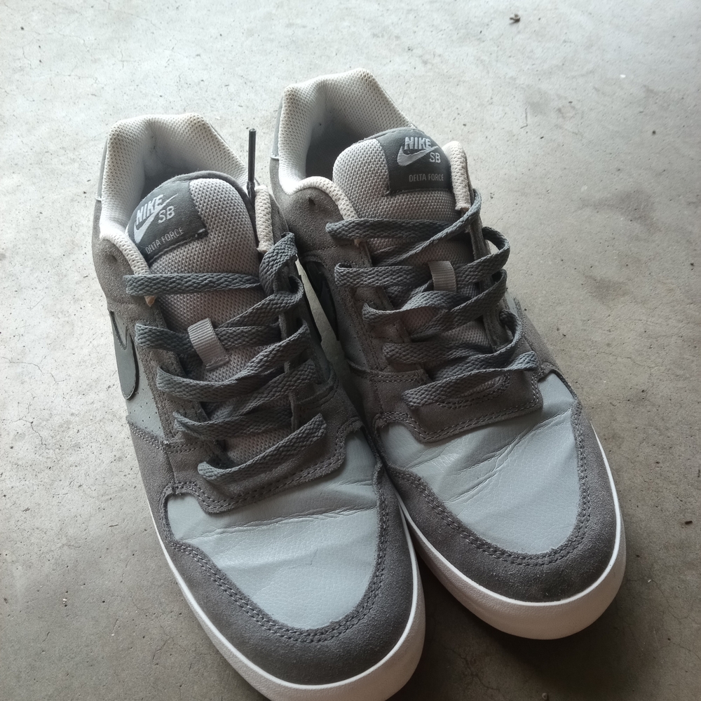 Nike SB Men's Charcoal and Light Gray Sneakers